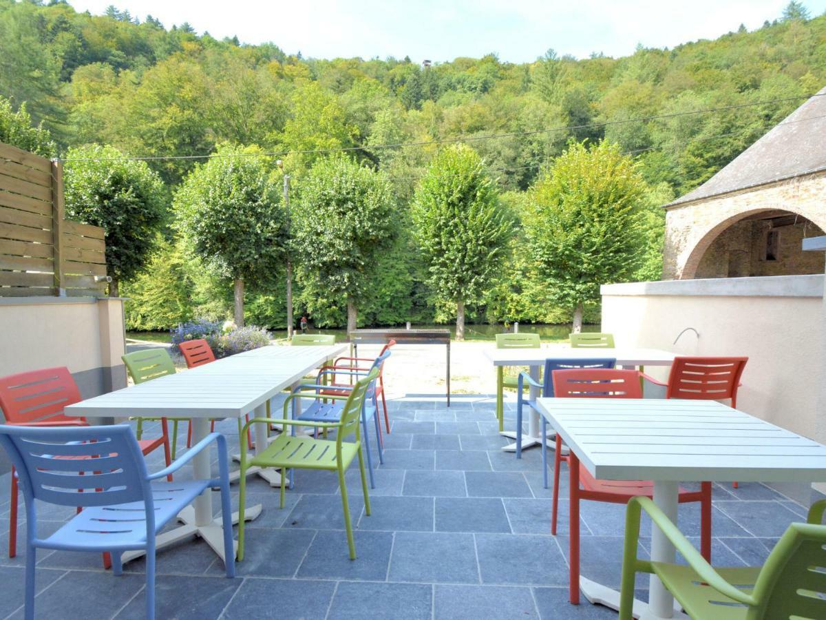 Large Townhouse With Pool Table Bouillon Exterior foto